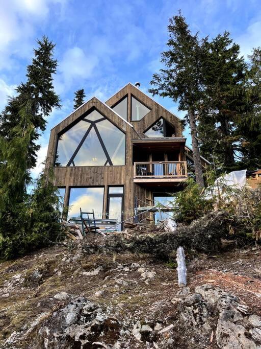 Basecamp Strathcona Park View Chalet Mount Washington