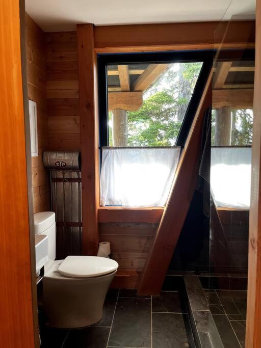 Basecamp Strathcona Park View Chalet *